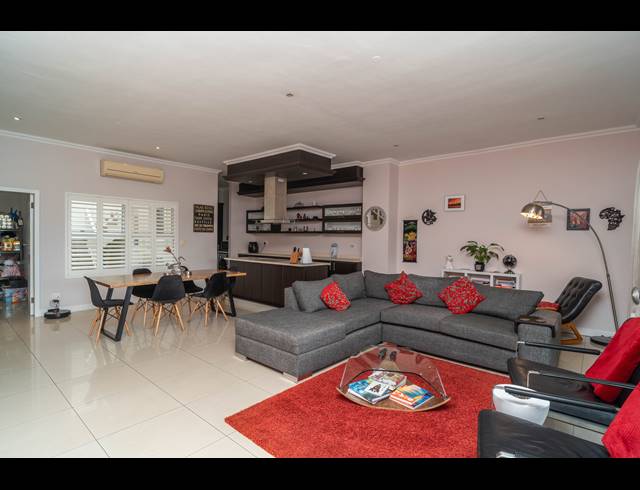 3.5 BEDROOM HOUSE FOR SALE IN LA LUCIA